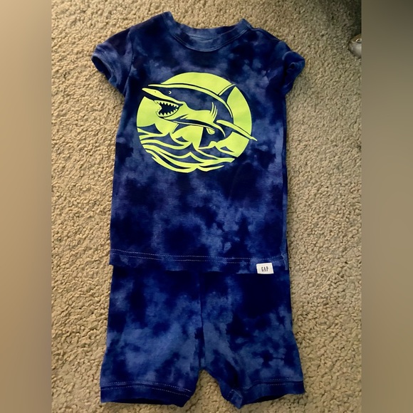 Gap glow in the dark organically grown cotton pajamas size 2 - Picture 2 of 2